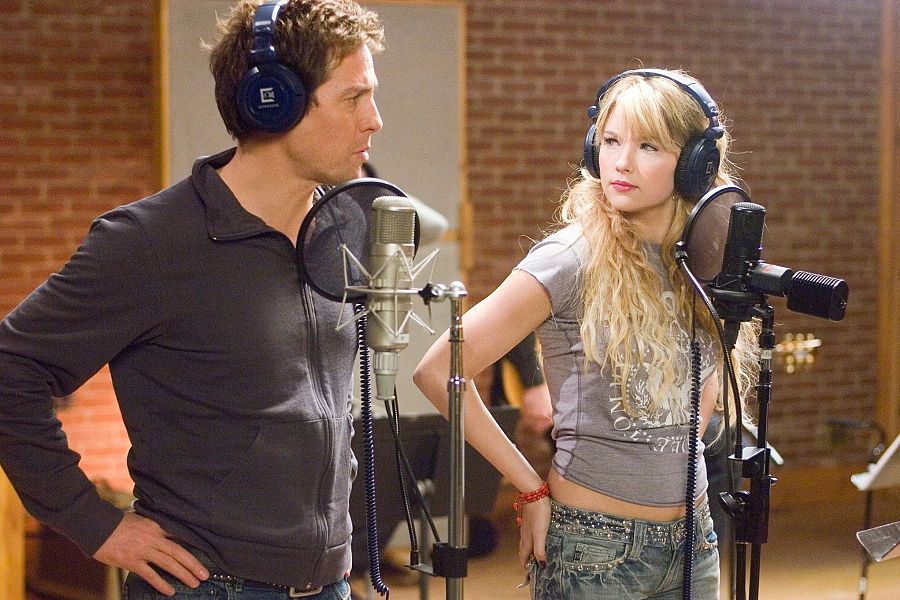 Hugh Grant y Haley Bennett en 'Tú la letra, yo la música'