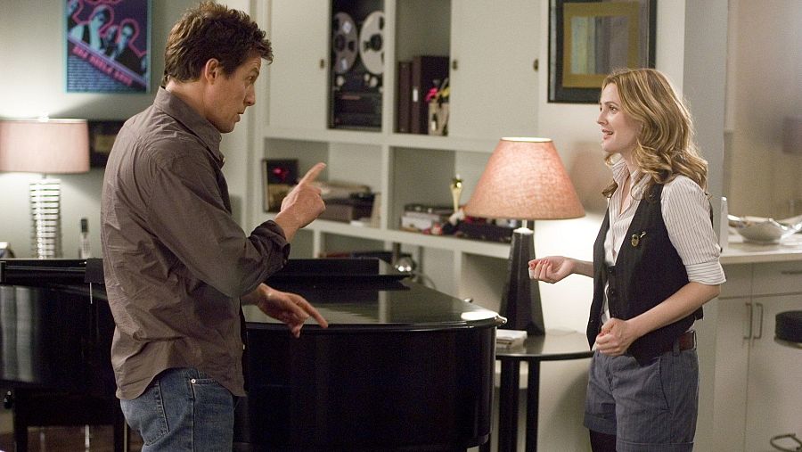 Hugh Grant y Drew Barrymore en 'Tú la letra, yo la música'