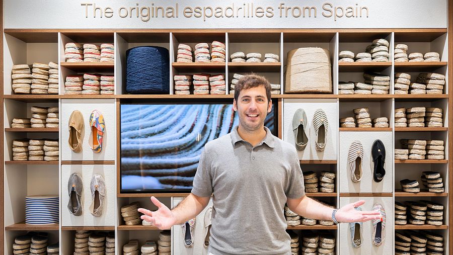 Si hi ha un producte que defineix Toni Pons, són les espardenyes, que no passen de moda.