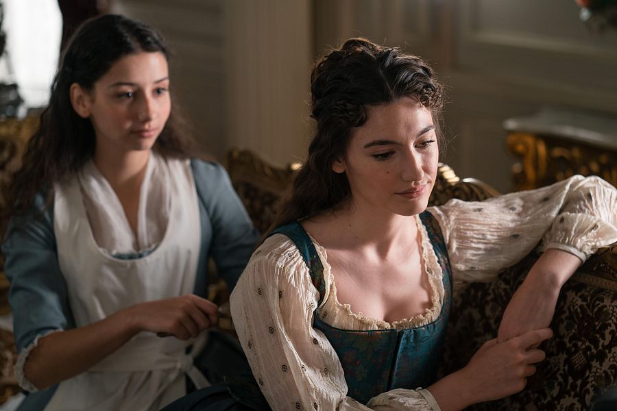 Rosalía, ilusionada, cuenta a Leonor lo que le dijo el duque