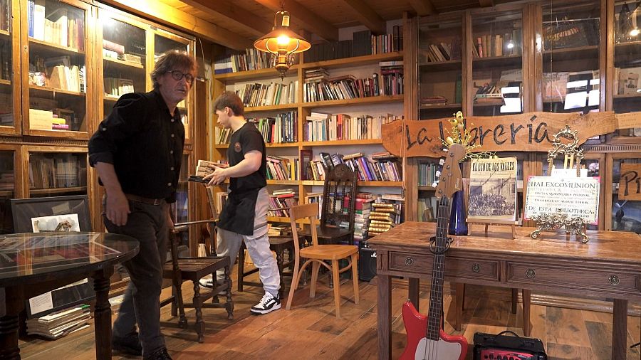 Librería en Pimiango.