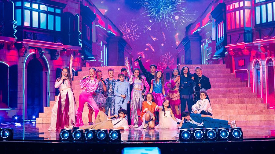 Lucas con todos los participantes de Eurovisión Junior 2026