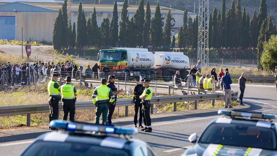 La huelga indefinida del metal ha comenzado esta medianoche con cortes de tráfico