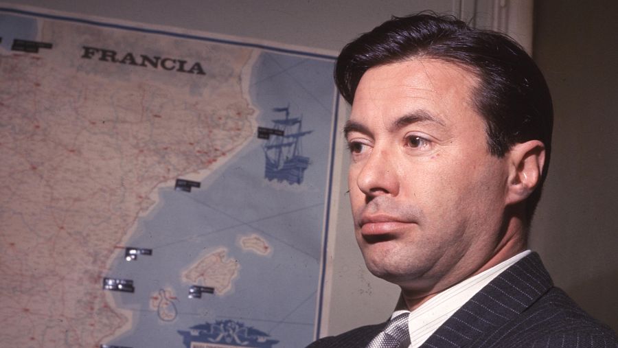 Eduardo Sancho, periodista y locutor, en la redacción de informativos del Paseo de la Habana