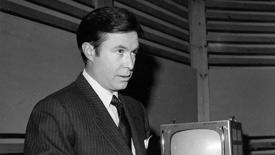 Eduardo Sancho, presentador de la segunda edición del Telediario, en los años 60