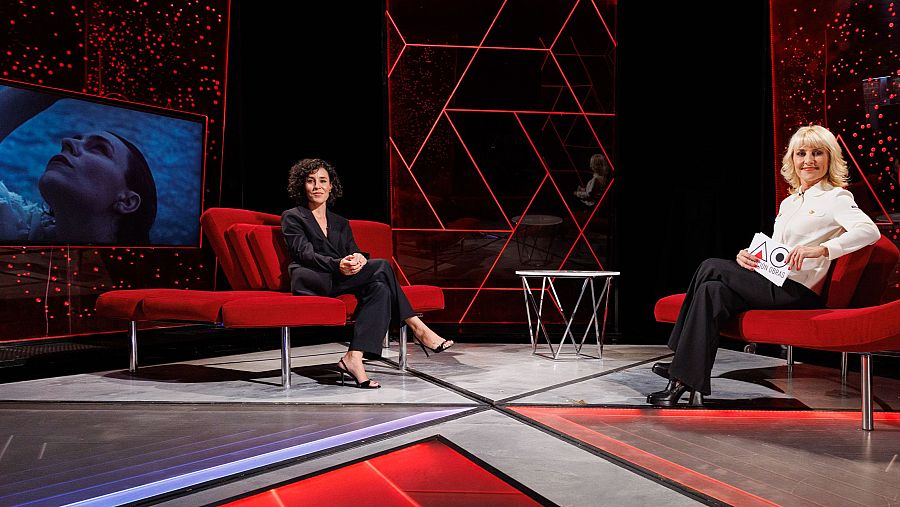 Nita junto a Cayetana Guillén Cuervo en el plató de 'Atención Obras'