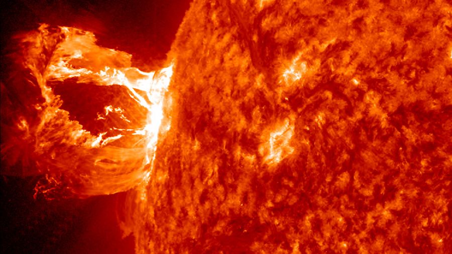 (Archivo) llamarada del sol en abril de 2012.