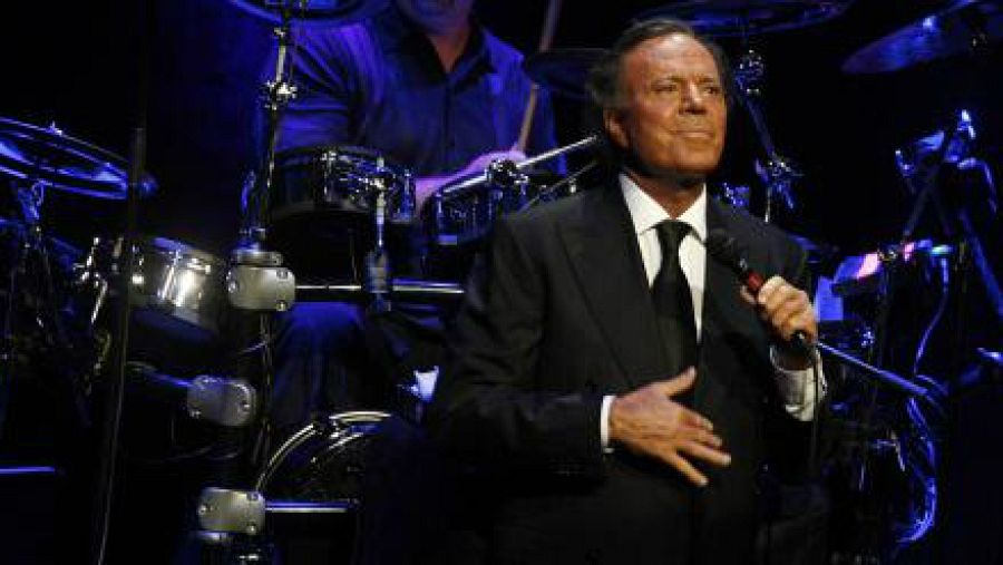 Julio Iglesias, en una actuación