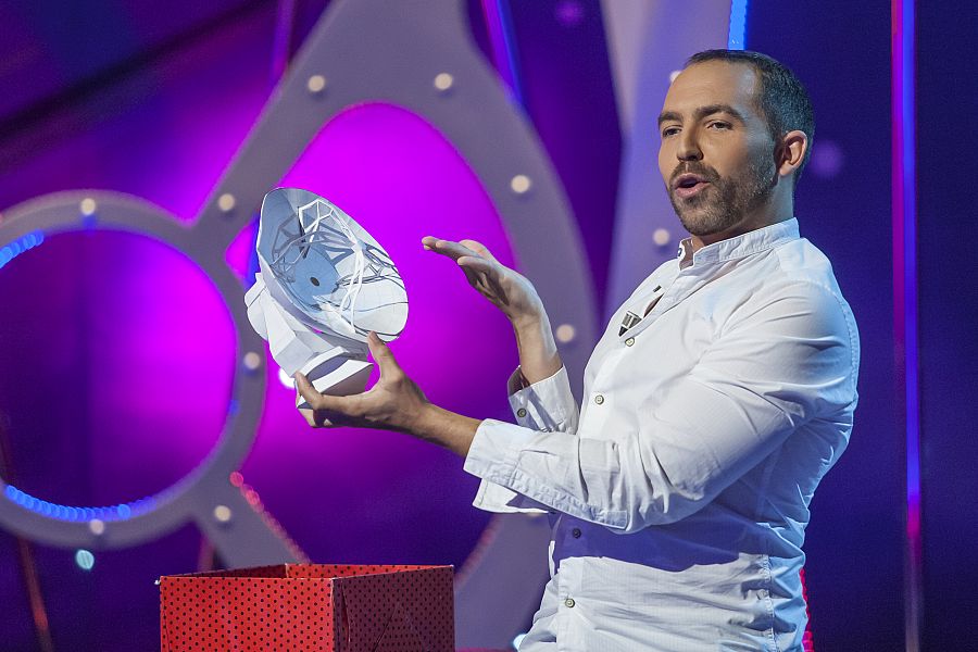 Manuel González es el segundo clasificado del concurso de monólogos científicos FAMELAB, y quiere hacernos reír con su 'Copla de las Estrellas'