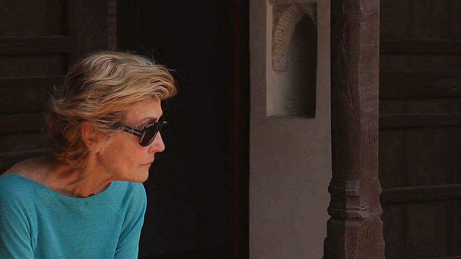 El documental "Milímetro de soledad" retrata el proceso de creación de la última obra pictórica de la artista Soledad Sevilla