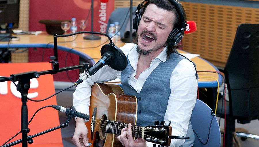 Coque Malla tocó en acústico temas como "La señal" o "Lo hago por ti"