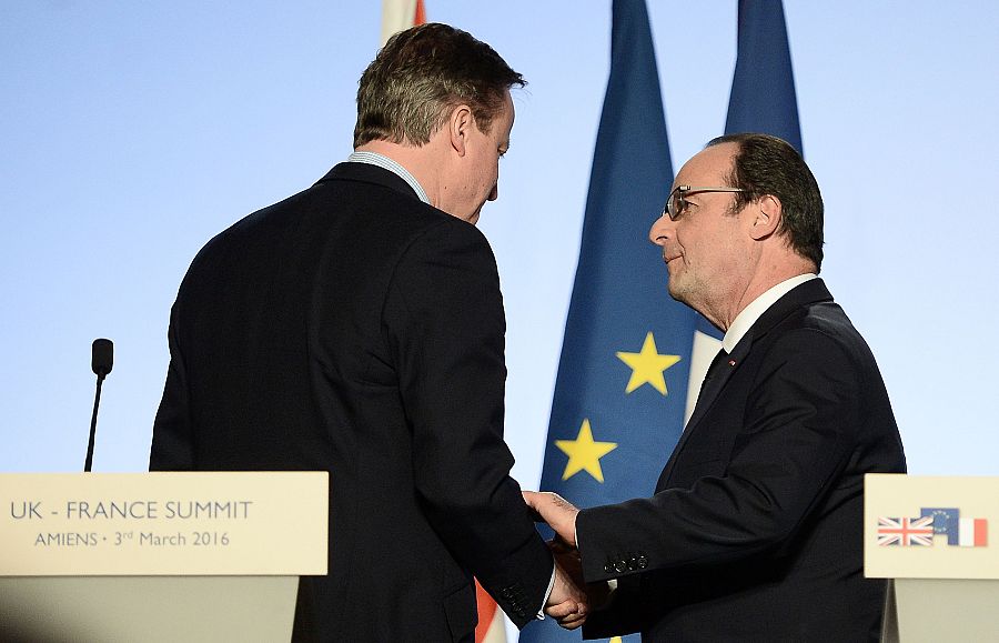 El primer ministro británico, David Cameron, y el presidente francés, François Hollande, en la cumbre sobre Calais