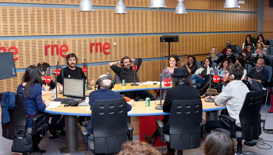 Un momento del programa, con todos los colaboradores