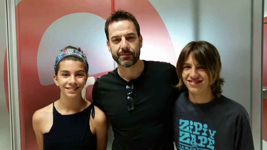 Íria Castellano, Oskar Santos y Teo Planell, en RNE