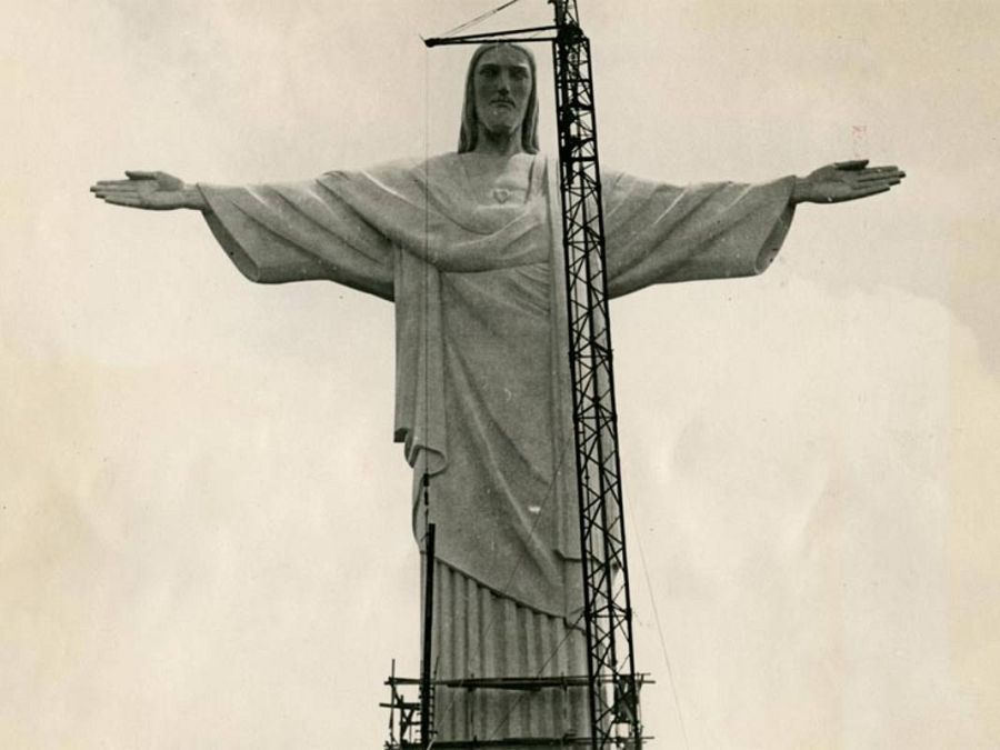 El Cristo Redentor en la última etapa de su construcción