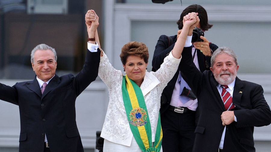 El ahora presidente interino Michel Temer, la presidenta suspendida Dilma Rousseff, y el ex presidente Lula da Silva en una imagen de 2011