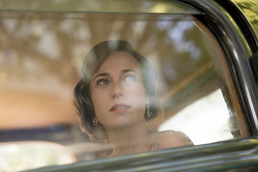 Marta Etura es Marta Ribas, una mujer hermosa e inteligente que soñaba con ser pianista