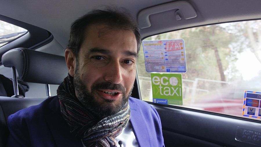 El escritor y divulgador científico Pere Estupinyà quiere "compartir conocimiento y contagiar inteligencia"