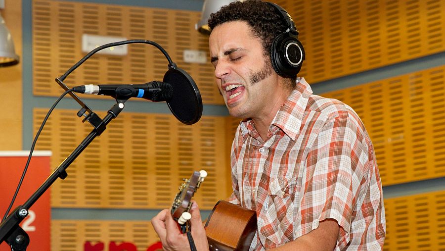 Jairo Zavala interpretó en acústico temas de su nuevo álbum