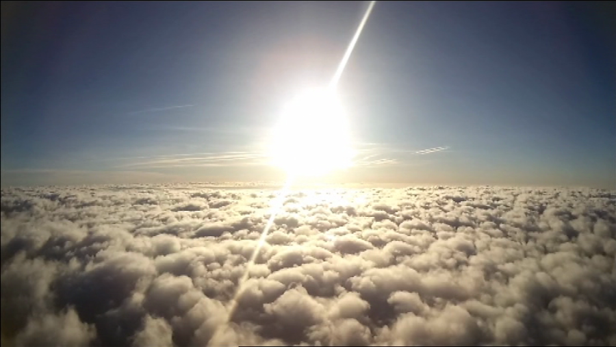 Esta es la fotografía ganadora del Global Space Balloon Challenge. realizada por un grupo de 17 estudiantes de ingeniería de la UPC desde un globo de látex y helio, construido por ellos mismos