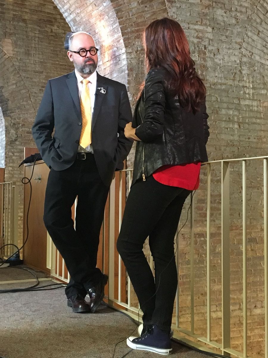 Montse Elias entrevista l'escriptor Carlos Ruiz Zafón