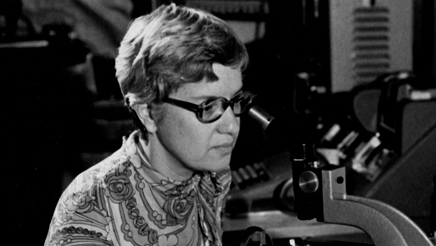 Fotografía de archivo de la astrónoma estadounidense Vera Rubin.