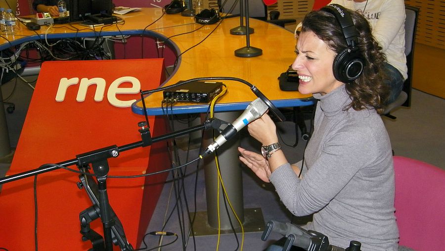 La artista onubense, en el escenario de 'Abierto hasta las 2'