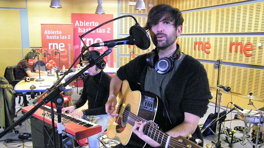 Temas como "Aire" o "Una vez más", suenan en acústico en 'Abierto hasta las 2'