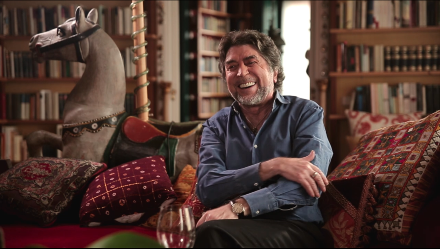 En palabras de Joaquín Sabina, "Luis García Montero parece capaz de contarnos lo que habíamos olvidado de nosotros mismos"
