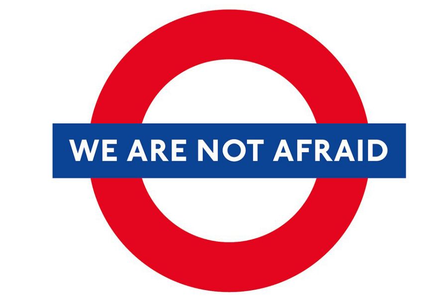 Una de las imágenes que se comparten en redes sociales mezclan el logotipo del metro de Londres con el lema 'We are not afraid' (No tenemos miedo)