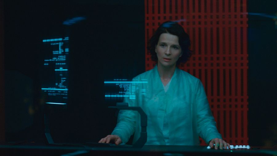 Juliette Binoche es la dra. Ouele, la creadora de la Mayor