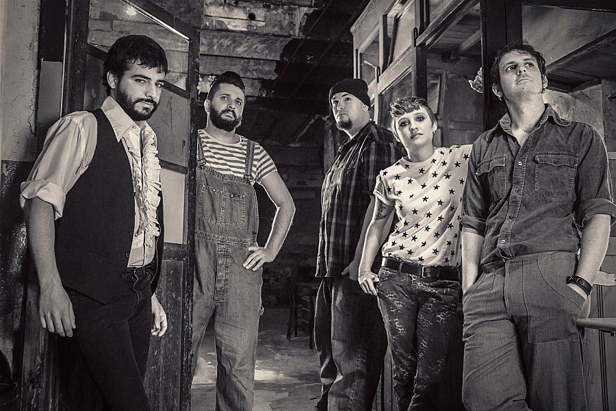 "A Contra blues", desprenen energia a les seves gires