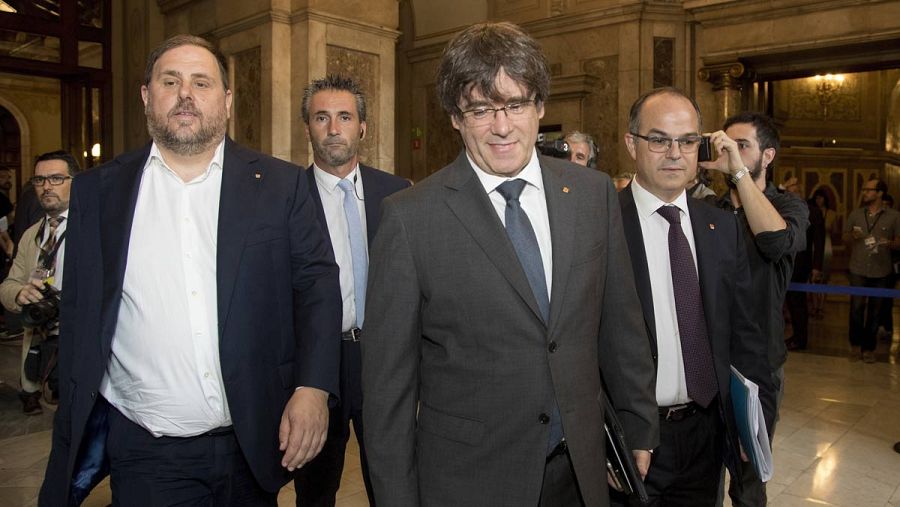 El presidente de Cataluña, Carles Puigdemont, y el vicepresidente, Oriol Junqueras.