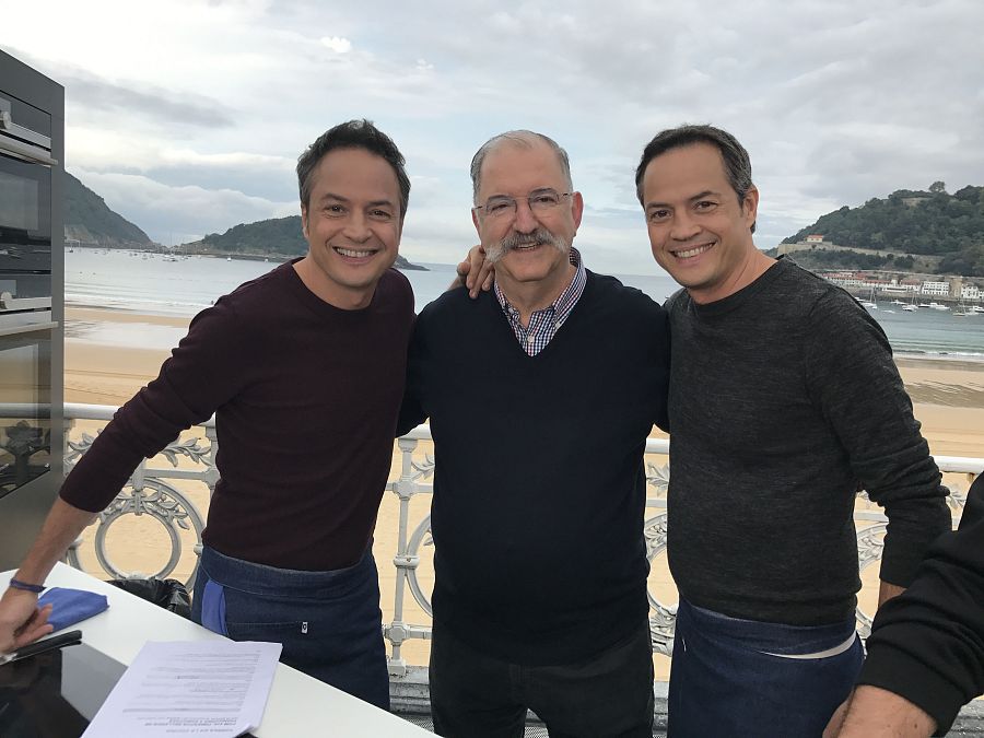 Los hermanos Torres con el cocinero Pedro Subijana