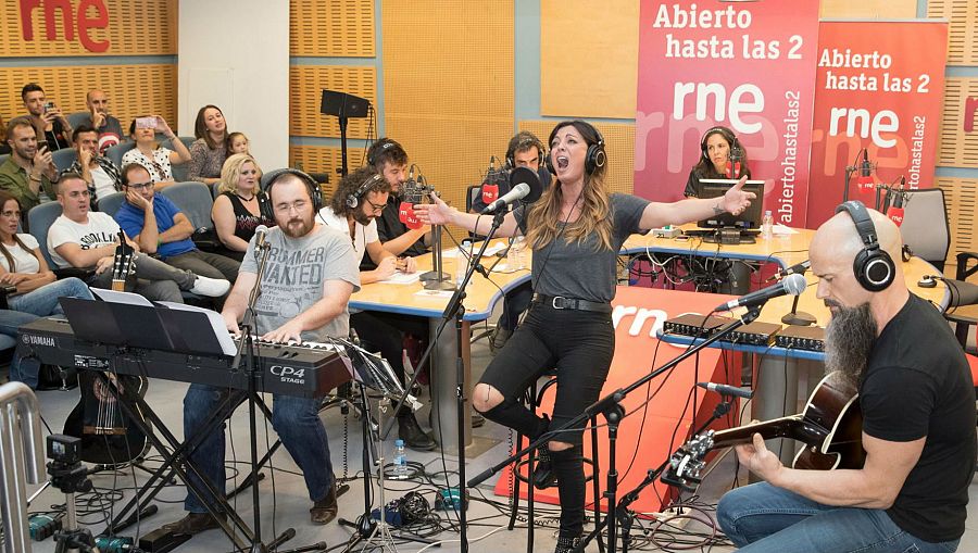 Lleno absoluto en 'Abierto hasta las 2' para escuchar 'De otra manera' en acústico