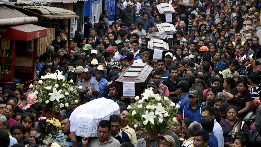 Funeral por las víctimas del volcán de Fuego en Alotenango, Guatemala