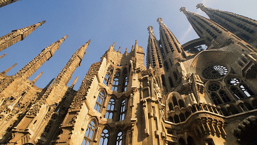 La Sagrada Familia, iniciada en 1882, todavía permanece en construcción