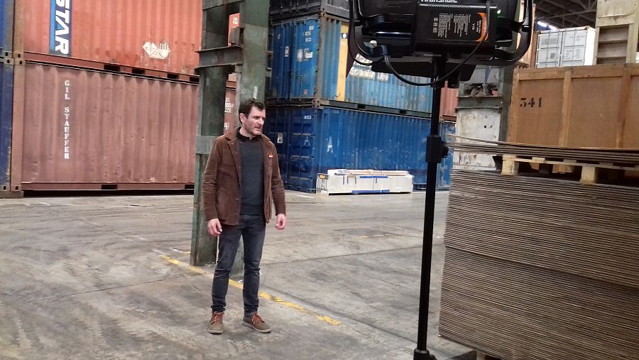 Alex Brendemühl interpreta al exiliado que escribe a Radio Pirenaica para animar a los mineros asturianos en huelga