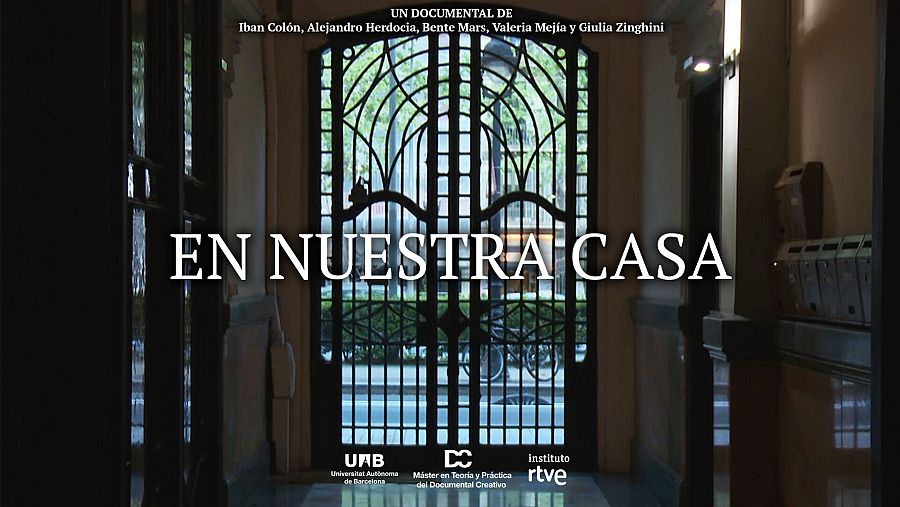 "En nuestra casa¿" pretende asomarse al interior de estas casas y descubrir los ajustes y desajustes a los que se confrontan tanto las familias que acogen como los refugiados