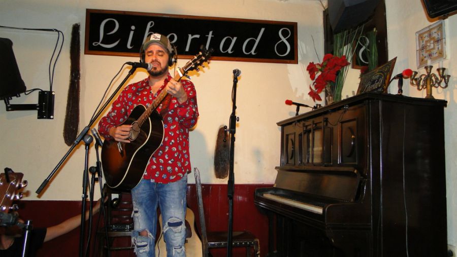 Diego Ojeda nos canta un tema de "Manhattan", su cuarto disco.