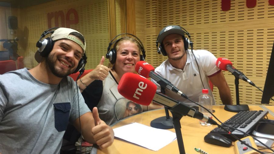 Luz Marina Moreno, de Salud Pública de Canarias, y Carlos Guerra y Jorge Vega, del Club MICalisthenics Gran Canaria.