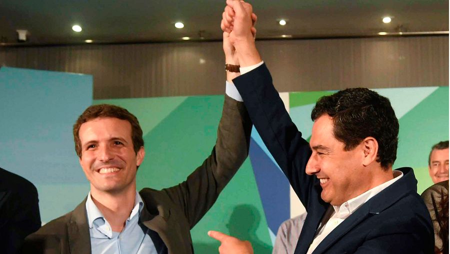 El líder del PP, Pablo Casado, junto el líder regional de Andalucía, Juan Manuel Moreno