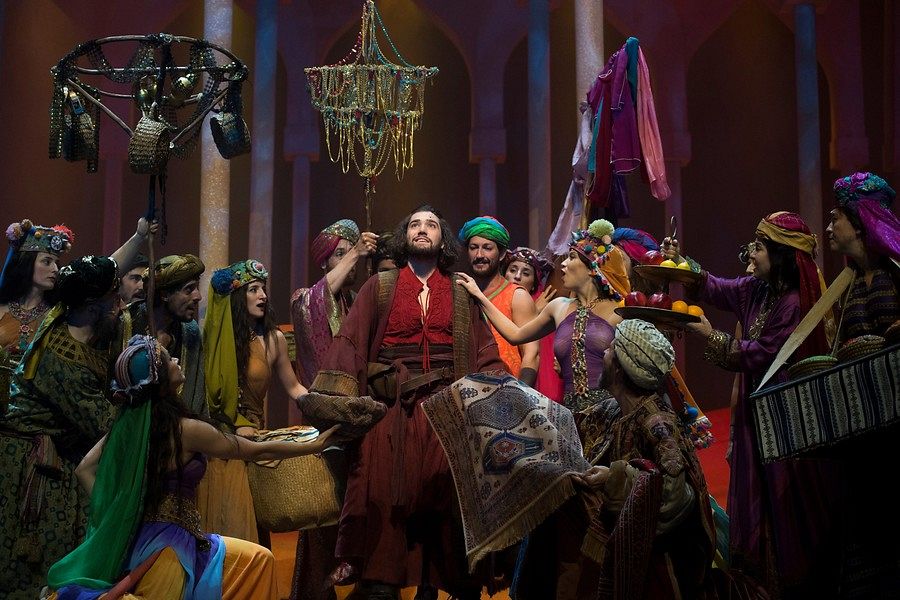 Representación de "El médico" en el Teatro Nuevo Apolo