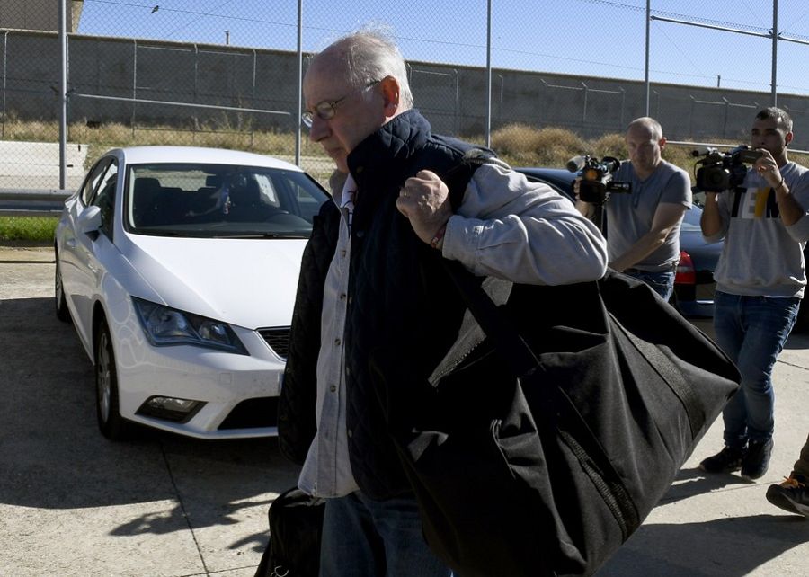 Rodrigo Rato camino de la prisión de Soto del Real
