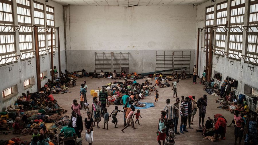 "Han habilitado algunas escuelas y polideportivos para la gente que se ha quedado sin casas"