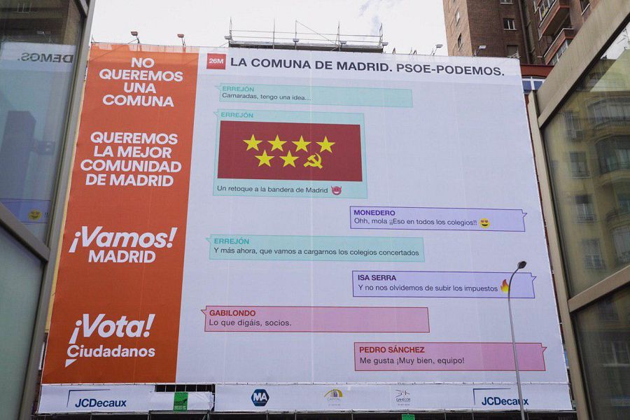 Lona de Ciudadanos Madrid que advierte contra "la comuna de Madrid" de PSOE y Podemos.