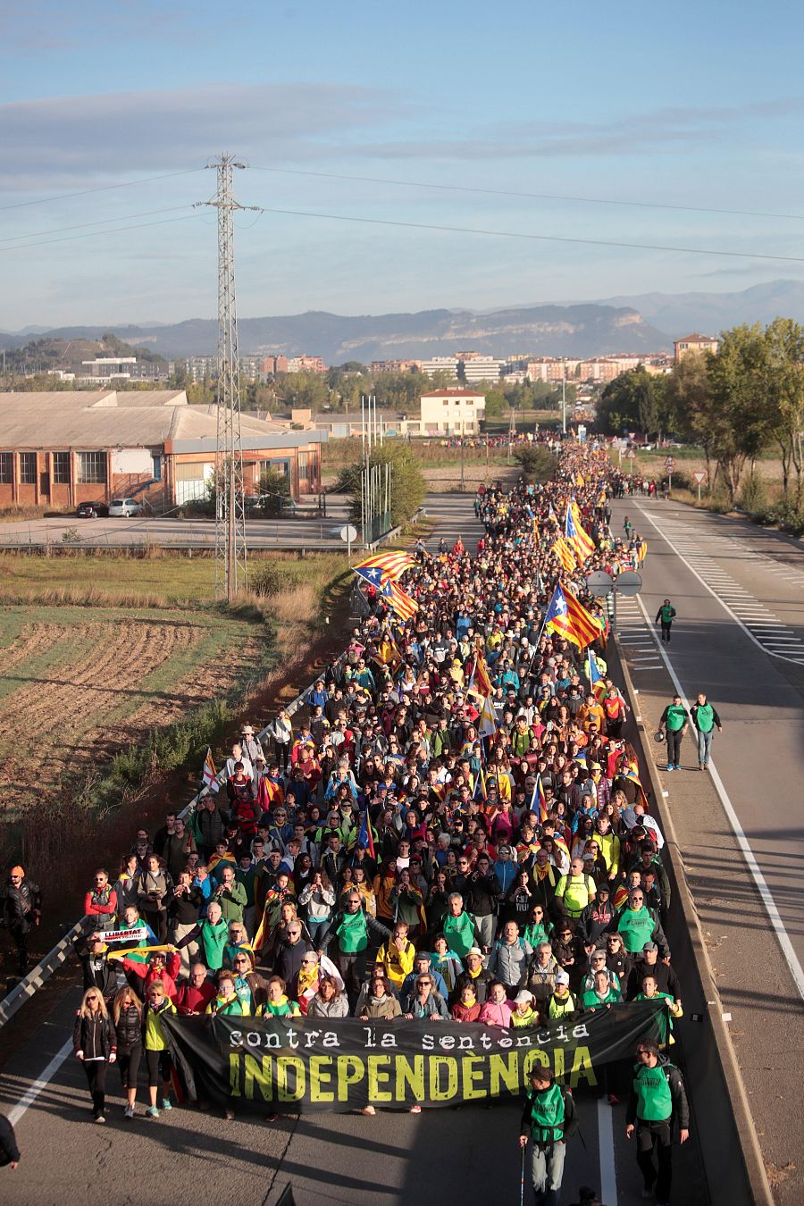 Simpatizantes independentistas inician desde Vic una de las "Marchas por la libertad".