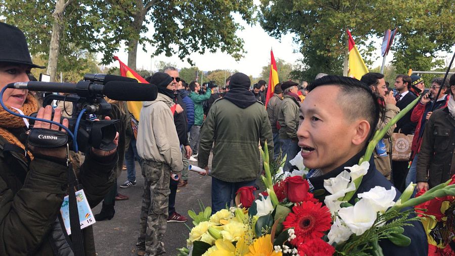 Chen Xiangwei, nacido en China, acude a despedir a Franco al cementerio de Mingorrubio