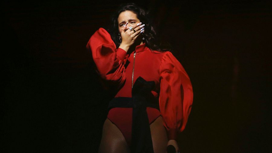 Rosalía se emociona durante su concierto en el Palau Sant Jordi