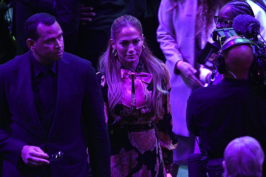 Jennifer López y Álex Rodríguez en el homenaje a  Kobe & Gianna Bryant